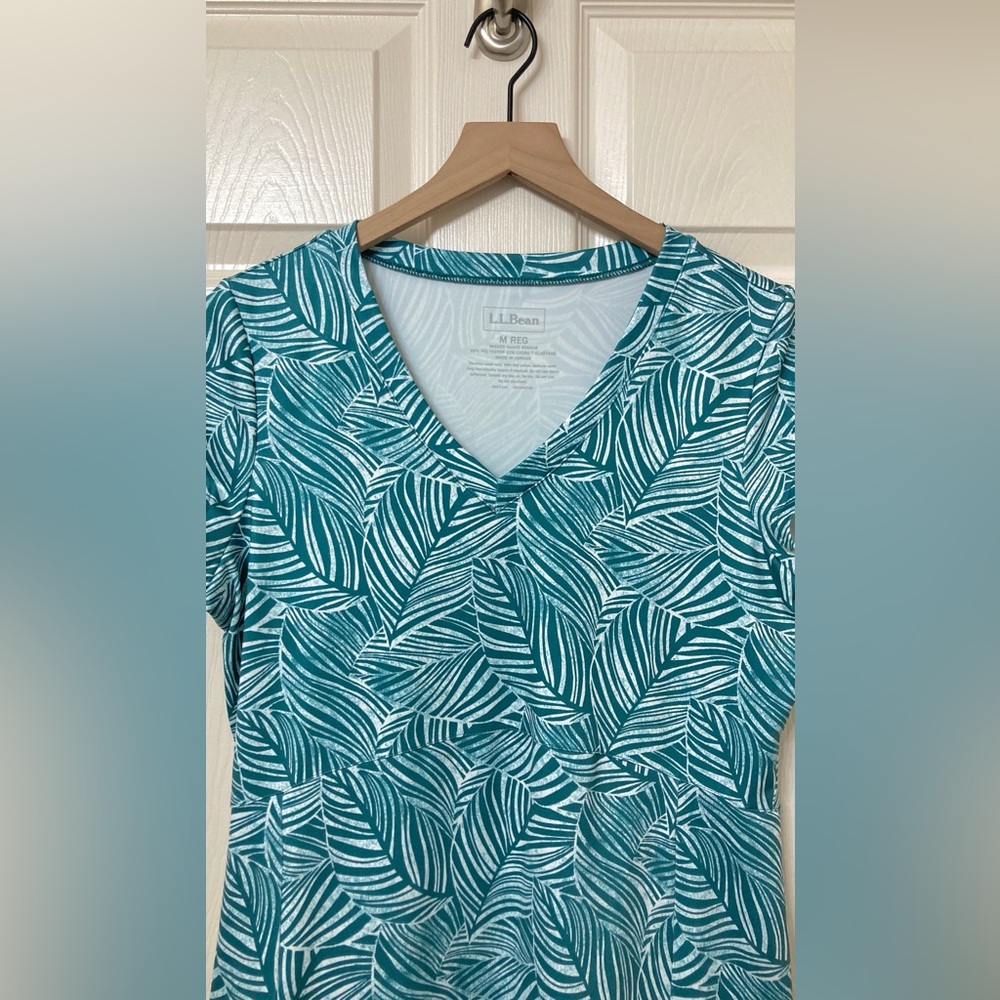 L.L. Bean UPF 50 V Neck Short Sleeve Dress Medium Sporty Zip Pocket Vacation - Picture 3 of 7
